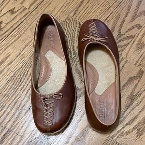 Rare handcrafted vintage Born leather ballet flats